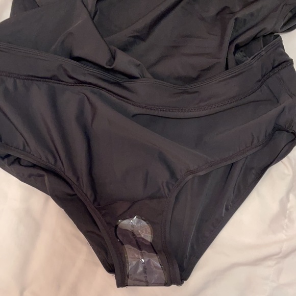 Swim skirt  black 16. NWOT - Picture 3 of 8